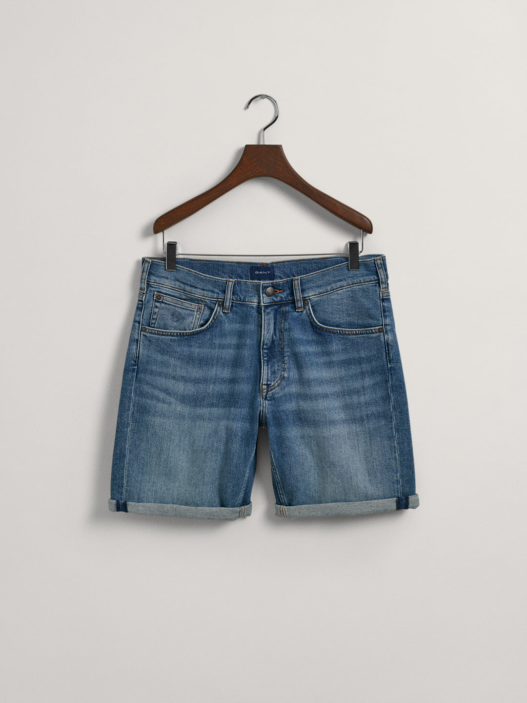 Gant Men Washed Mid-Rise Knee Length Cotton Denim Shorts