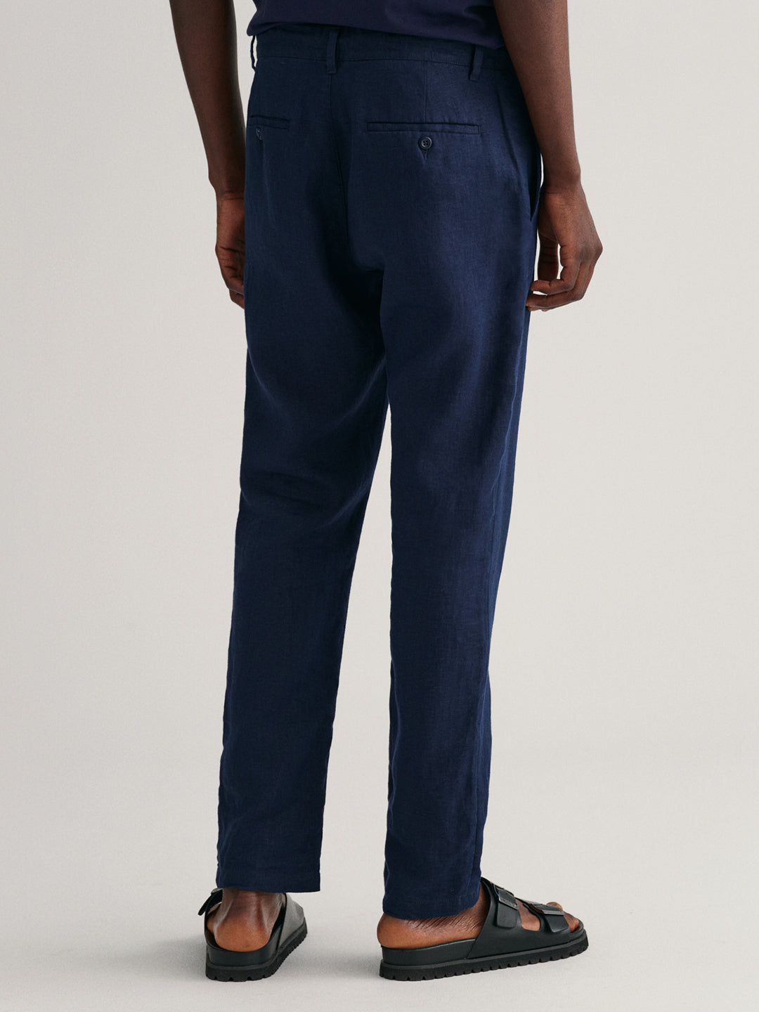 Gant Men Smart Mid-Rise Smart Loose Fit Linen Trousers