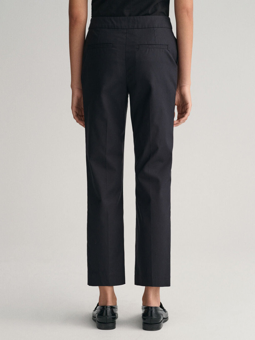 Gant Women Black Solid Mid-rise Slim Fit Trouser