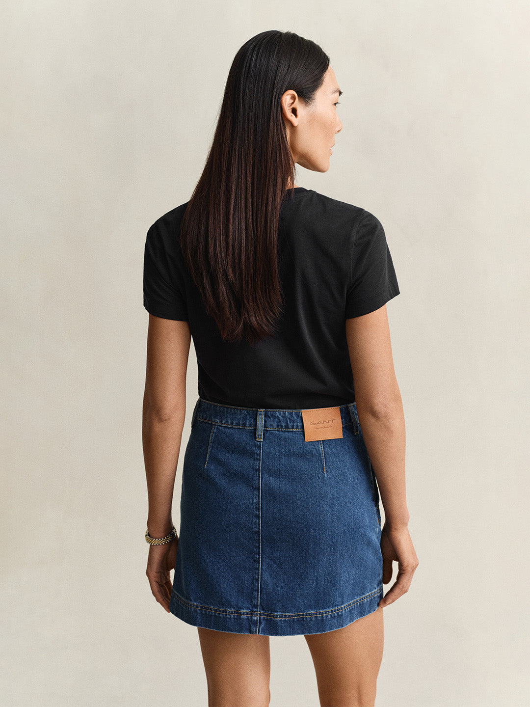 Gant Women Black Solid Regular Fit T-Shirt