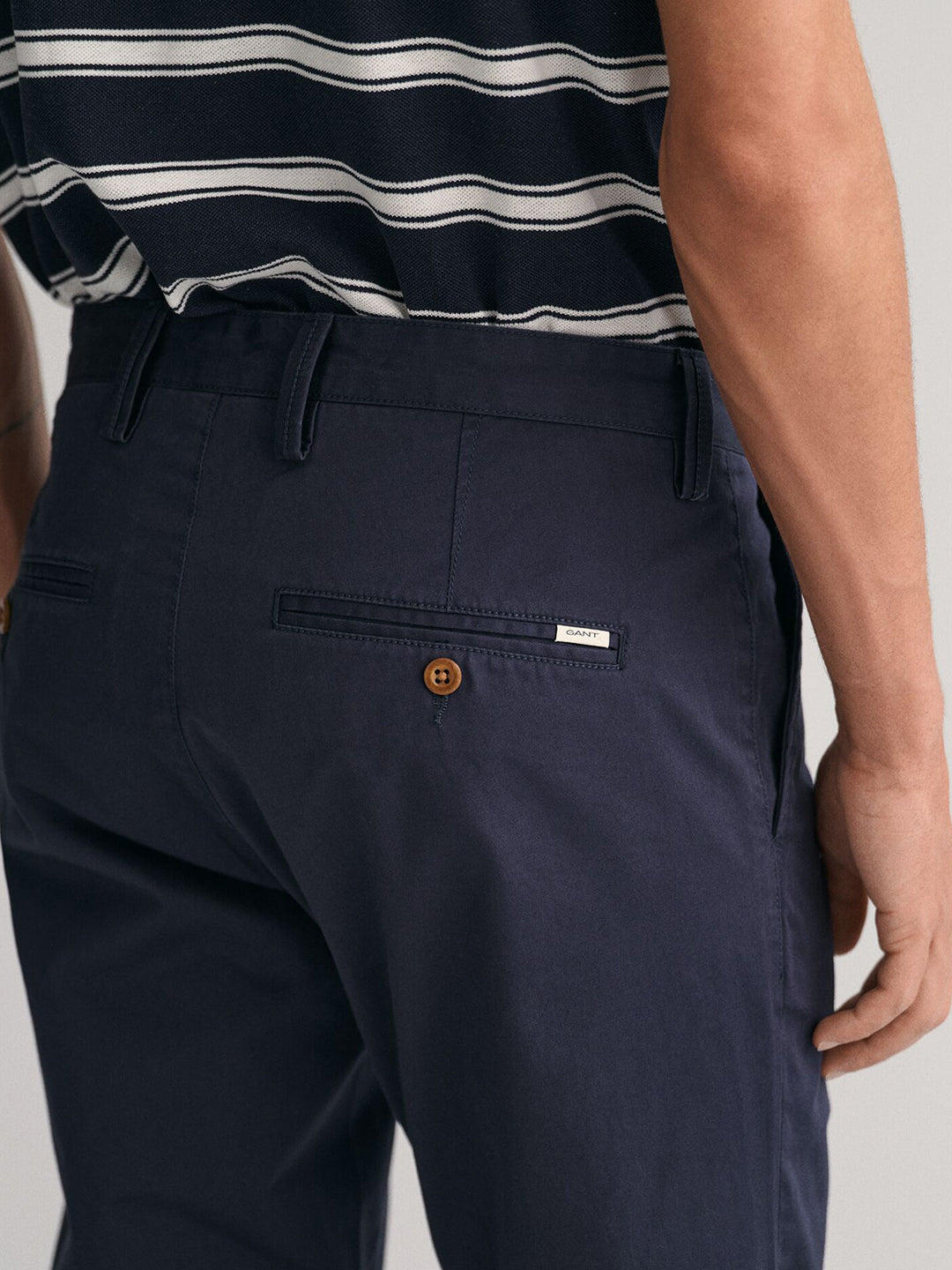 Gant Men Blue Slim Fit Solid Trouser