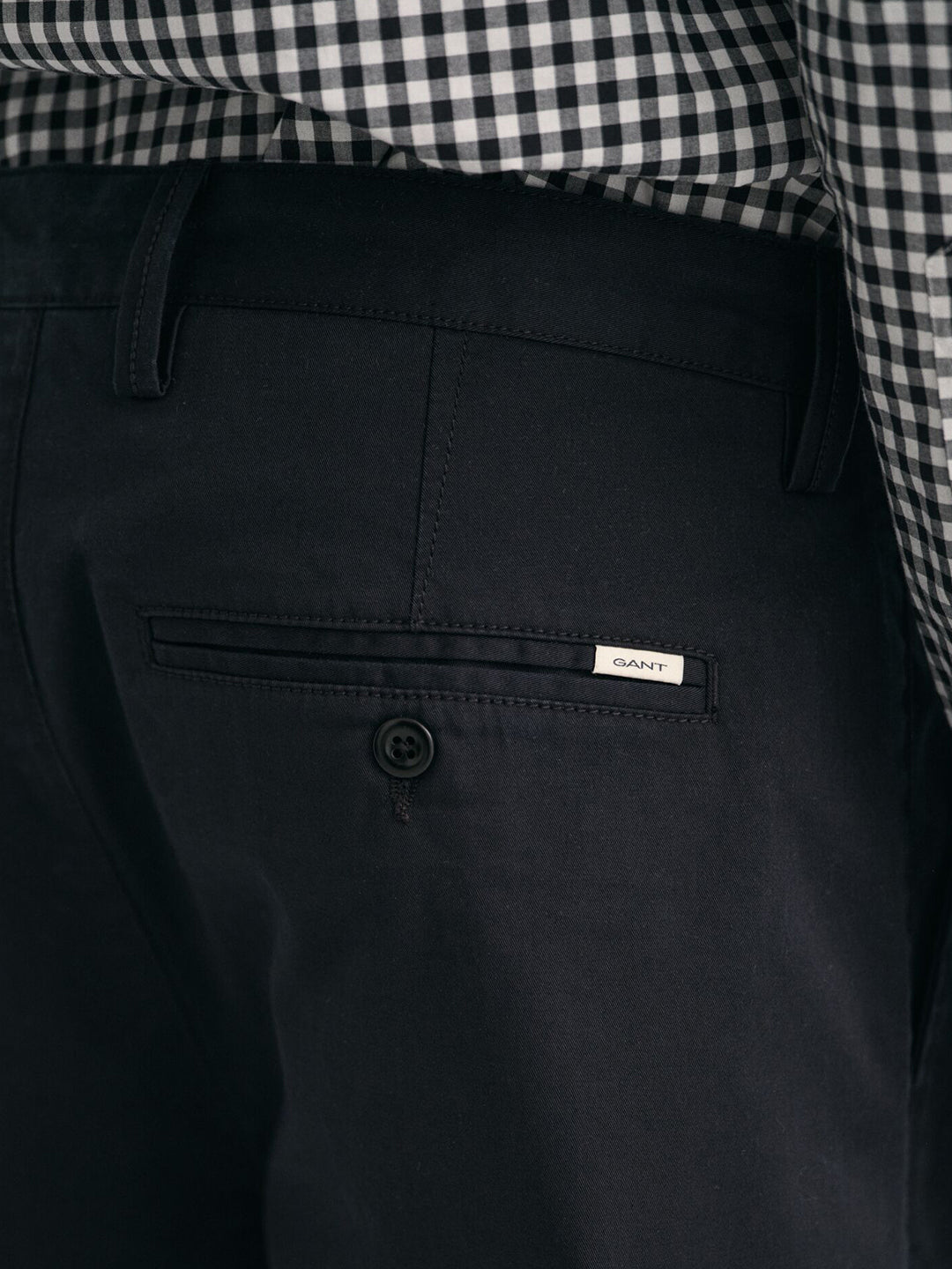 Gant Men Black Regular Fit Solid Trouser