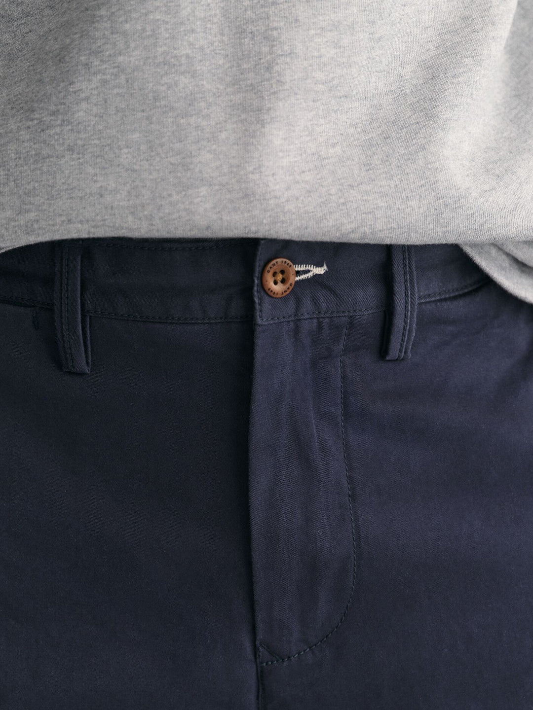 Gant Men Blue Regular Fit Solid Trouser