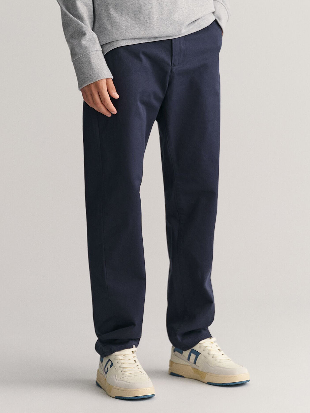 Gant Men Blue Regular Fit Solid Trouser